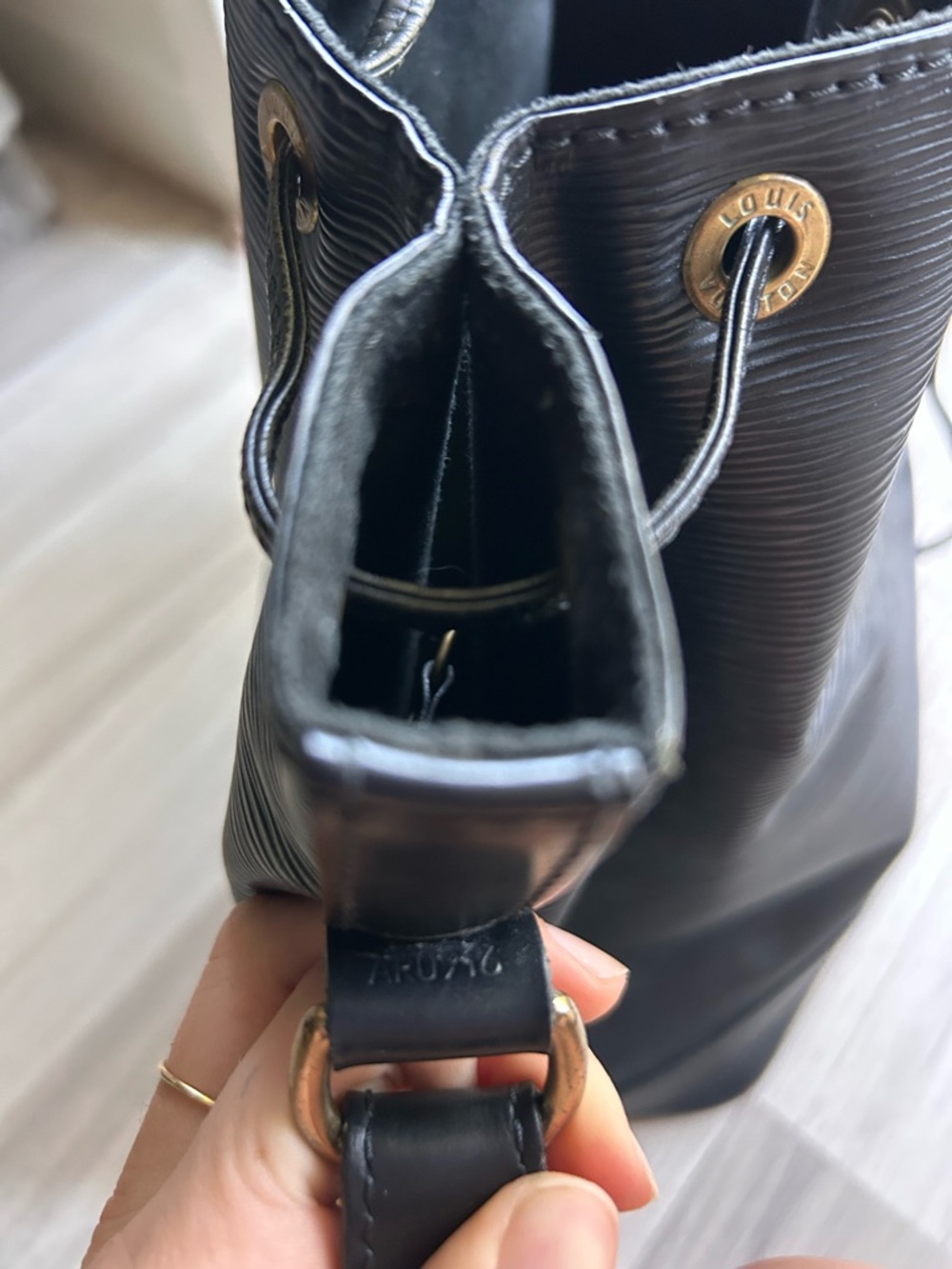 Louis Vuitton Black Epi Leather Drawstring Shoulder Bag - Picture 2 of 16
